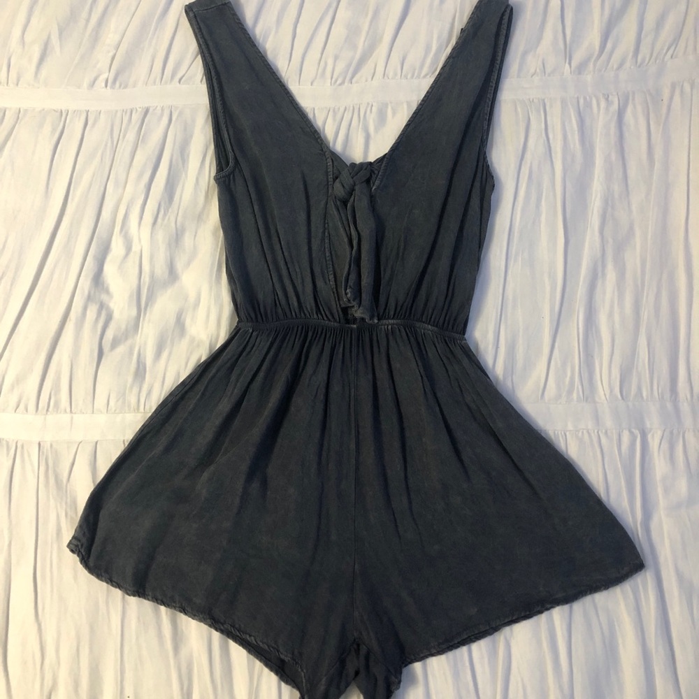 V NECK ROMPER